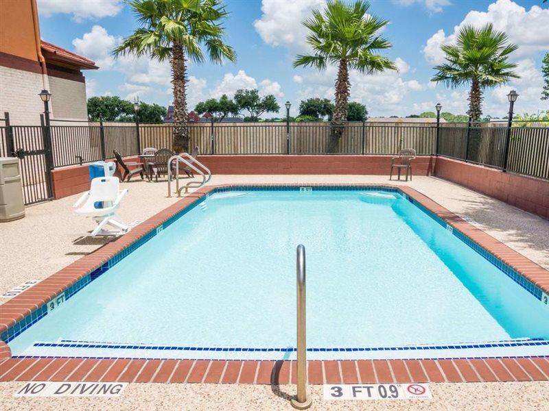 Super 8 By Wyndham Brookshire Tx Otel Dış mekan fotoğraf