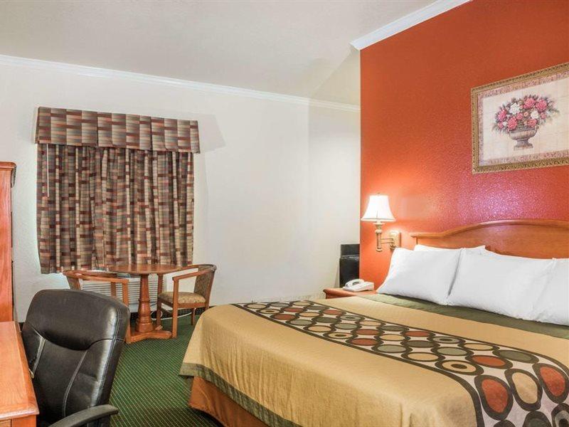 Super 8 By Wyndham Brookshire Tx Otel Dış mekan fotoğraf