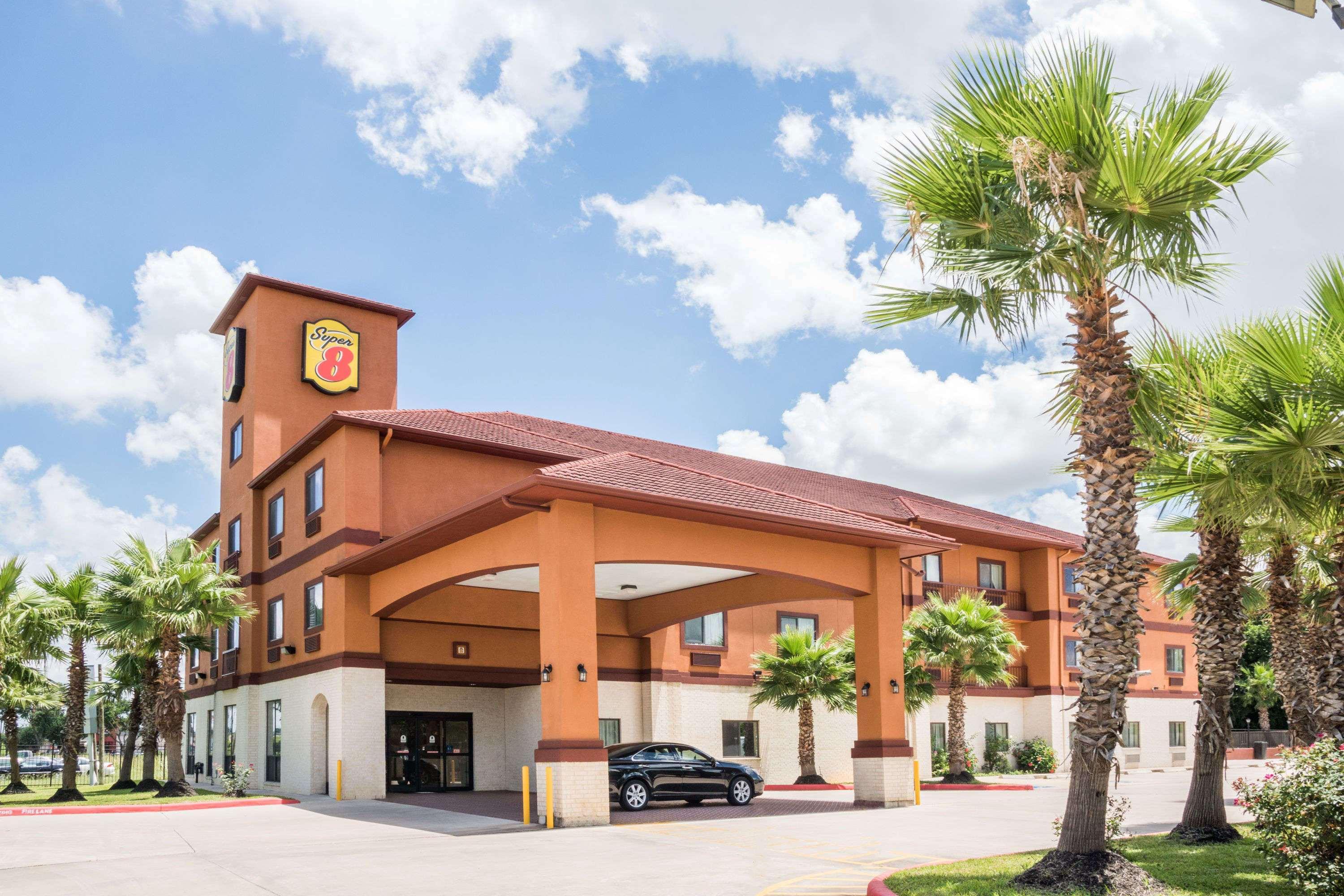 Super 8 By Wyndham Brookshire Tx Otel Dış mekan fotoğraf