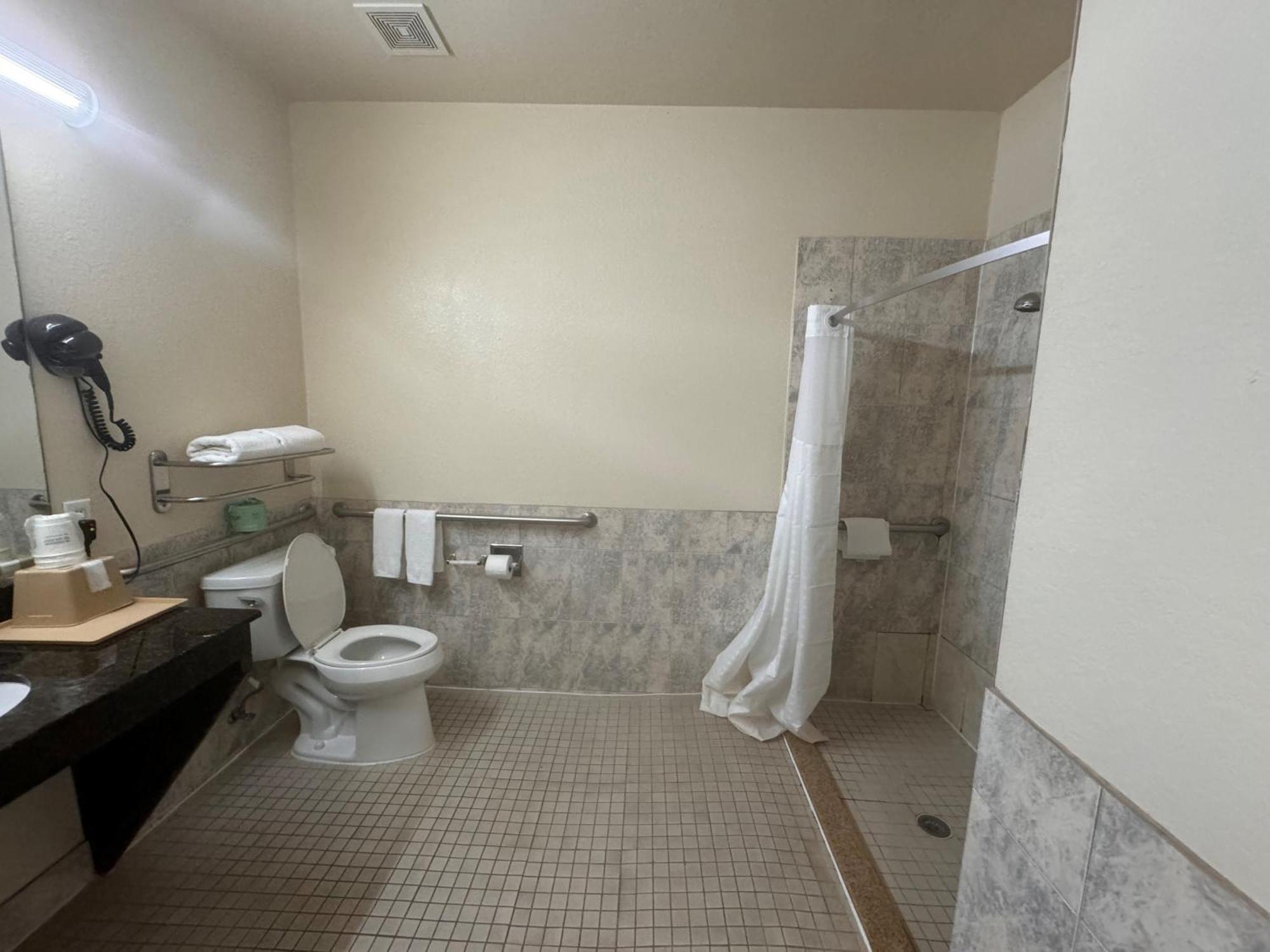 Super 8 By Wyndham Brookshire Tx Otel Dış mekan fotoğraf