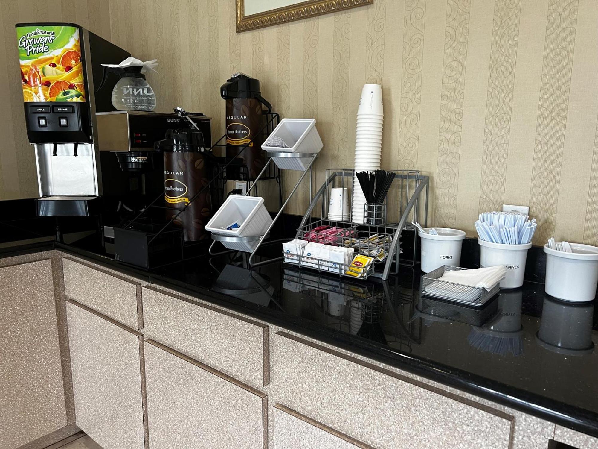 Super 8 By Wyndham Brookshire Tx Otel Dış mekan fotoğraf