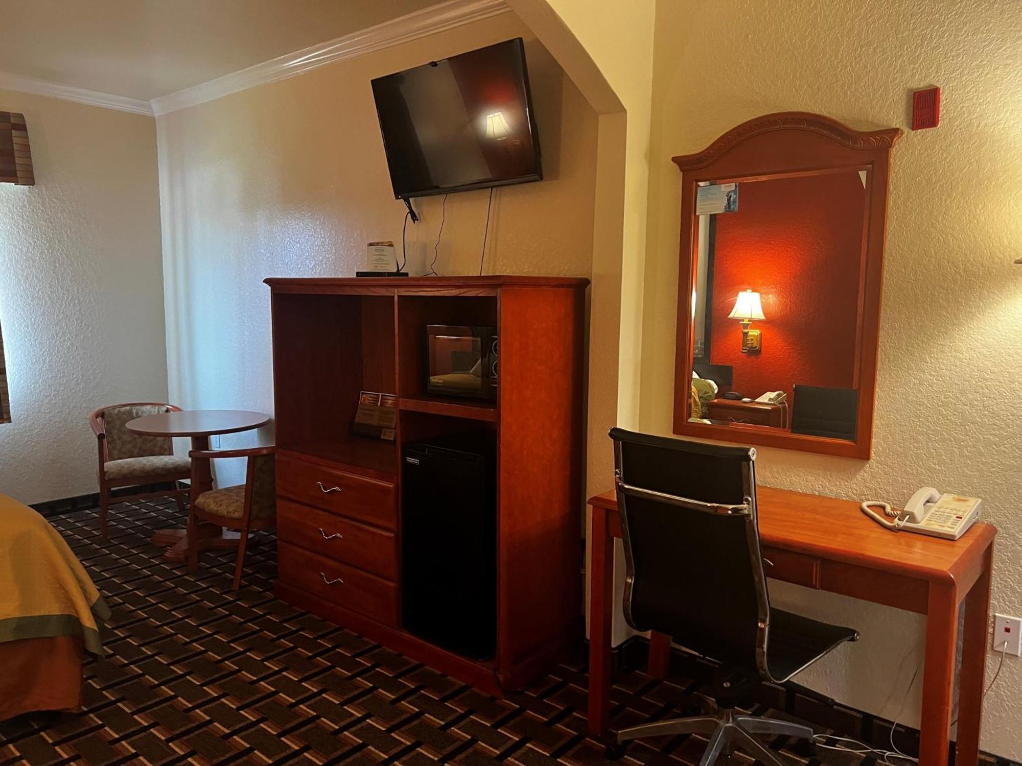 Super 8 By Wyndham Brookshire Tx Otel Dış mekan fotoğraf