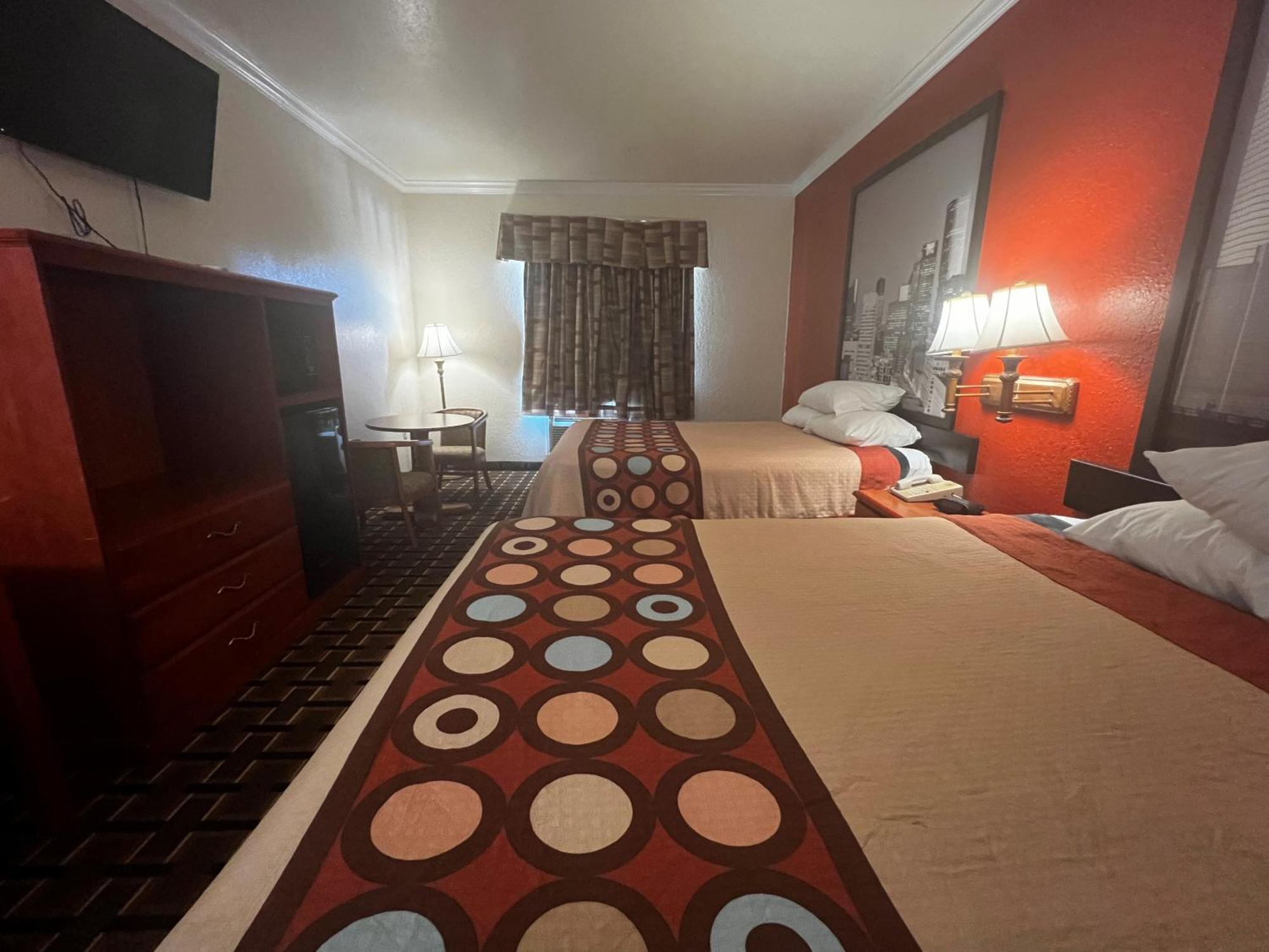 Super 8 By Wyndham Brookshire Tx Otel Dış mekan fotoğraf