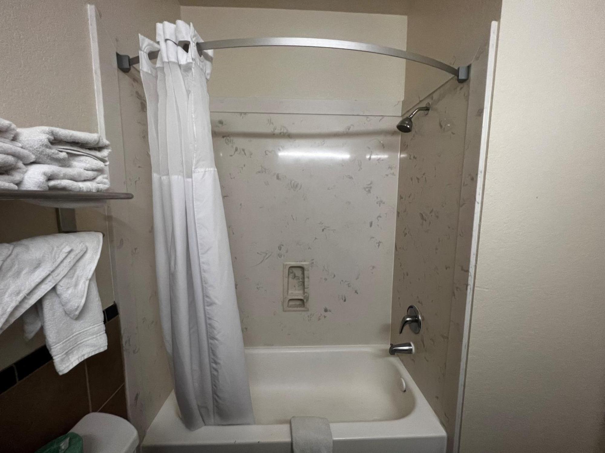 Super 8 By Wyndham Brookshire Tx Otel Dış mekan fotoğraf