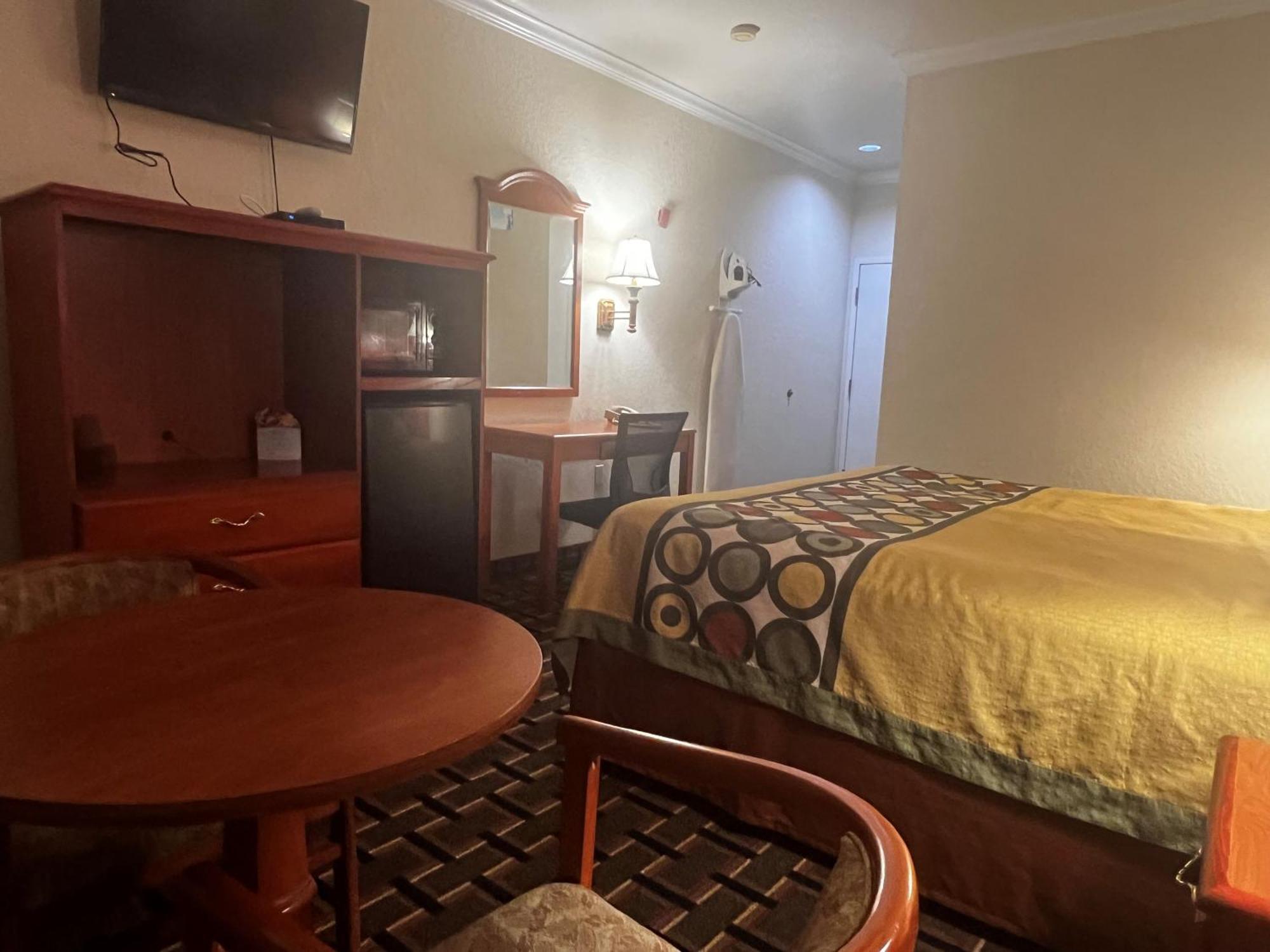Super 8 By Wyndham Brookshire Tx Otel Dış mekan fotoğraf
